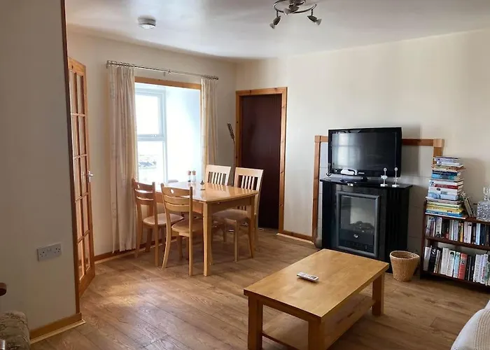 2 Bedroom House Overlooking Pierowall Bay, Westray
