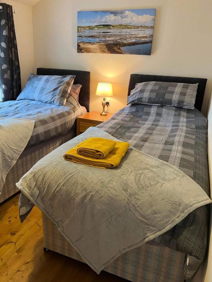 2 Bedroom House Overlooking Bay, Westray Holiday home Pierowall