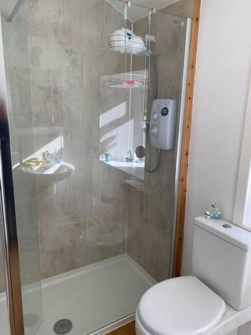 2 Bedroom House Overlooking Bay, Westray *